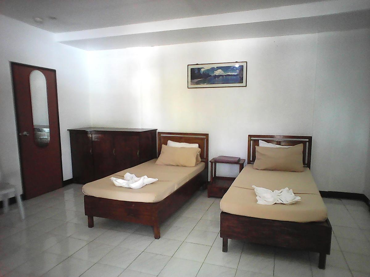 Gazebo Pools And Restaurant Hotel Cabadbaran ภายนอก รูปภาพ