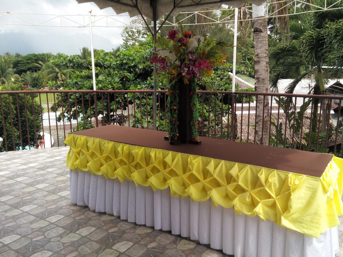 Gazebo Pools And Restaurant Hotel Cabadbaran ภายนอก รูปภาพ